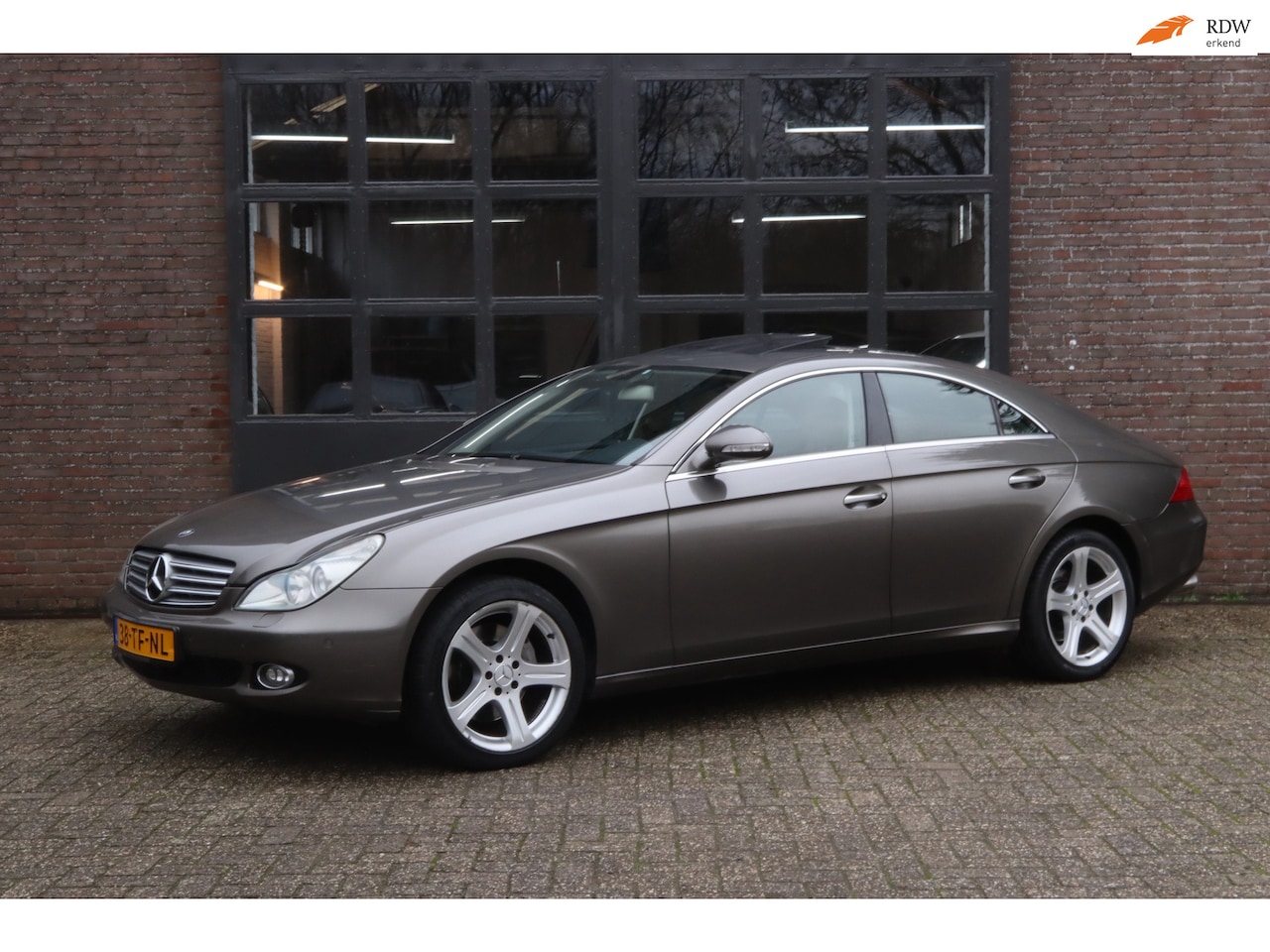 Mercedes-Benz CLS-klasse - 500 Pano-PDC-AUT-APK 5/26 - AutoWereld.nl