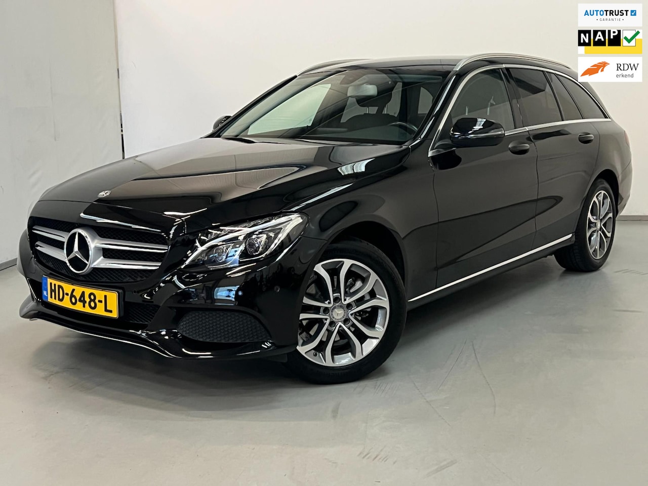 Mercedes-Benz C-klasse Estate - 180 / NL-auto / Camera / Trekhaak / Stoelverwarming - AutoWereld.nl