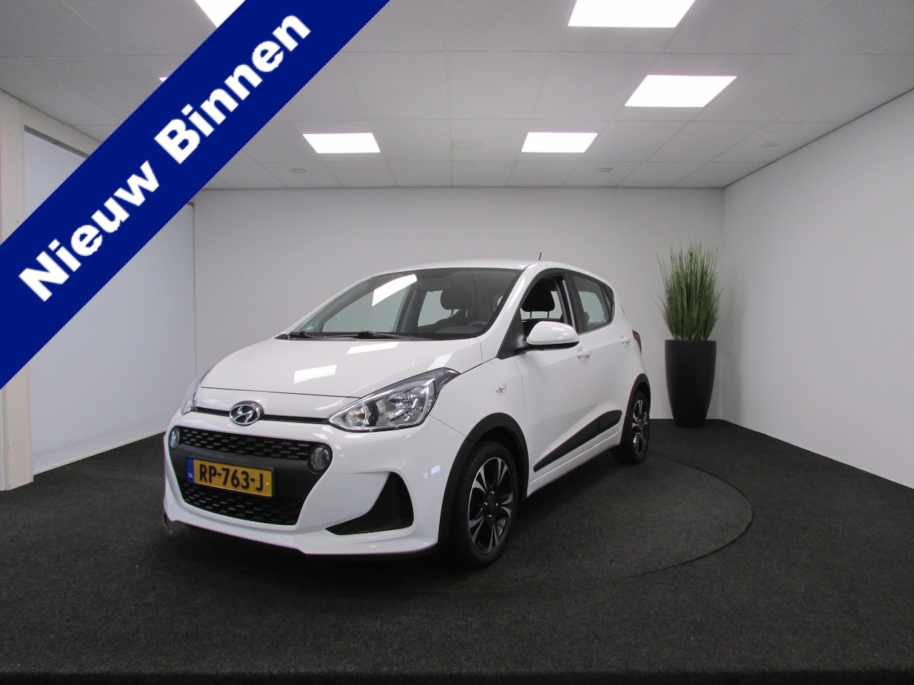 Hyundai i10 - 1.0i Comfort I NL-Auto I Uniek I Navigatie I Apple Carplay I LM-Velgen I - AutoWereld.nl