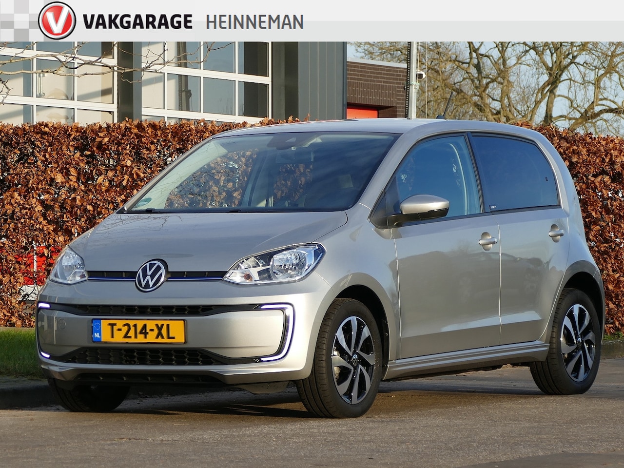 Volkswagen e-Up! - verwarmde voorruit | stoelverwarming | achteruitrijcamera - AutoWereld.nl