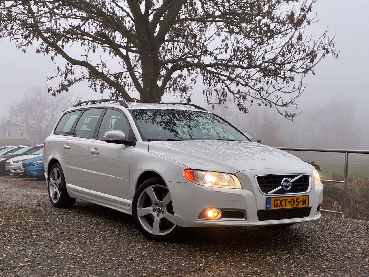 Volvo V70 - 2.5T Summum | R-Design + Clima + Cruise + Leder nu € 11.975,-!!! - AutoWereld.nl