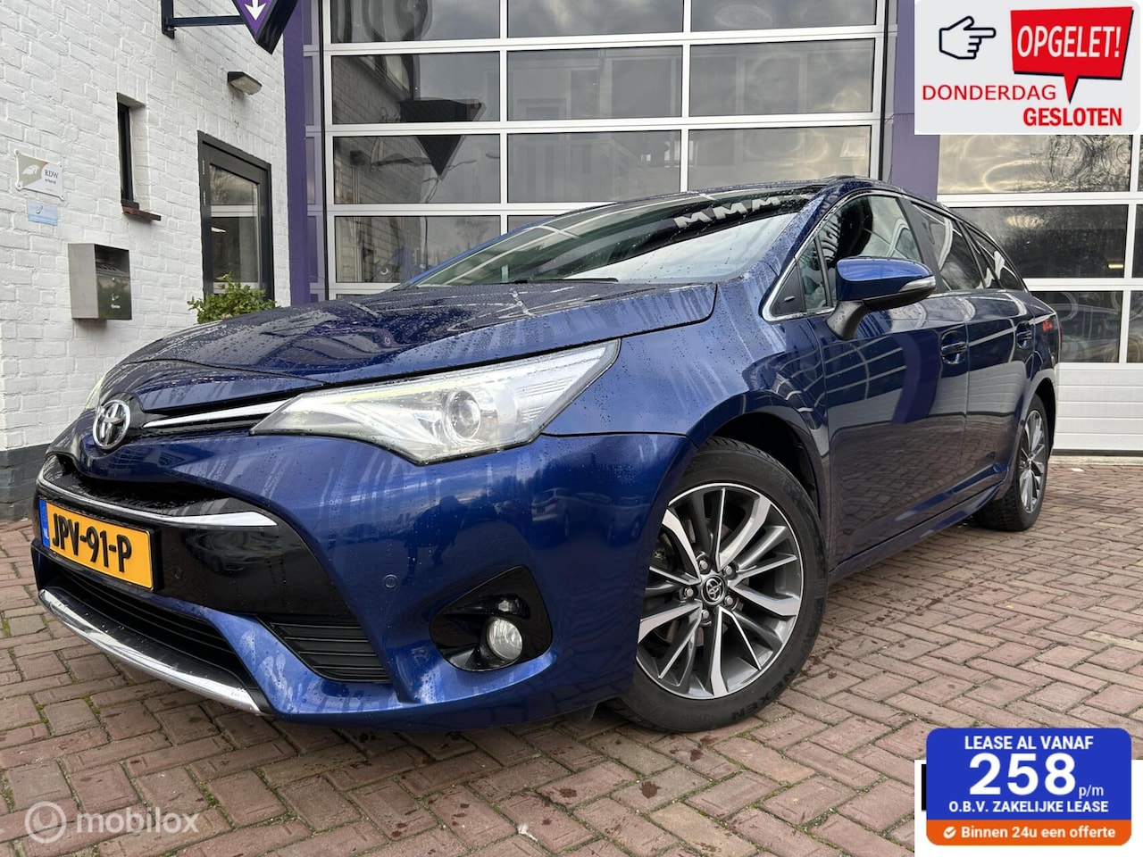 Toyota Avensis - 1.8 VVT-i Executive * NAVIGATIE * AIRCO * - AutoWereld.nl