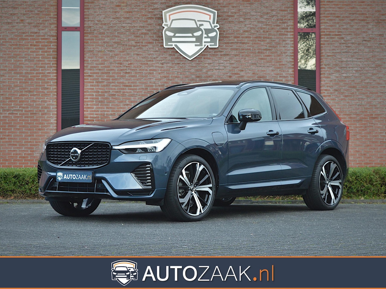 Volvo XC60 - 2.0 T8 Recharge AWD Ultimate Dark | Luchtvering - AutoWereld.nl