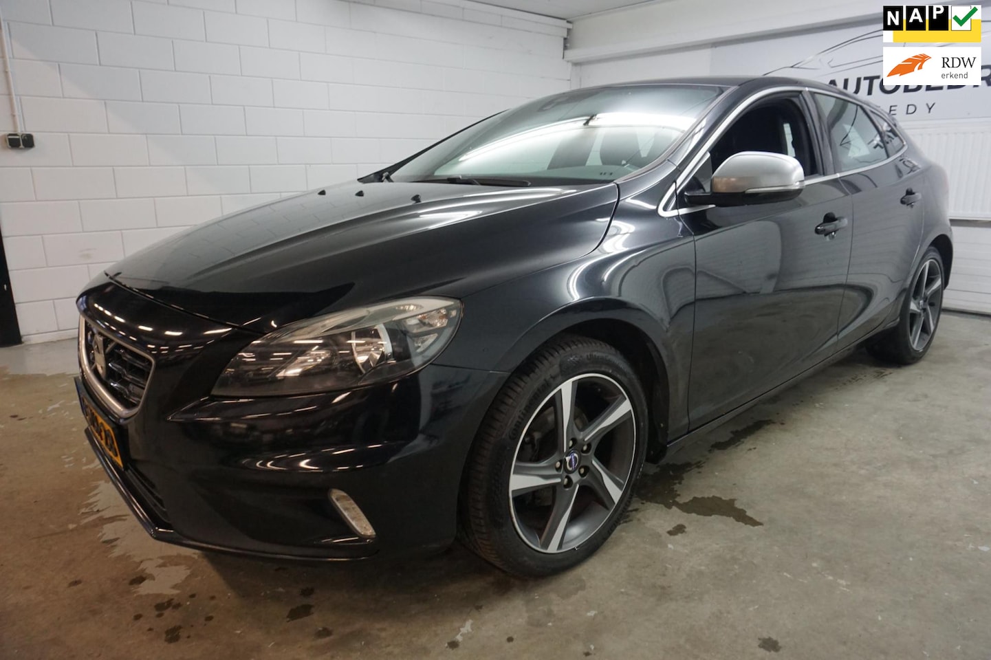 Volvo V40 - 1.6 D2 R-Design / NAVI / NAP / ECC / PDC - AutoWereld.nl