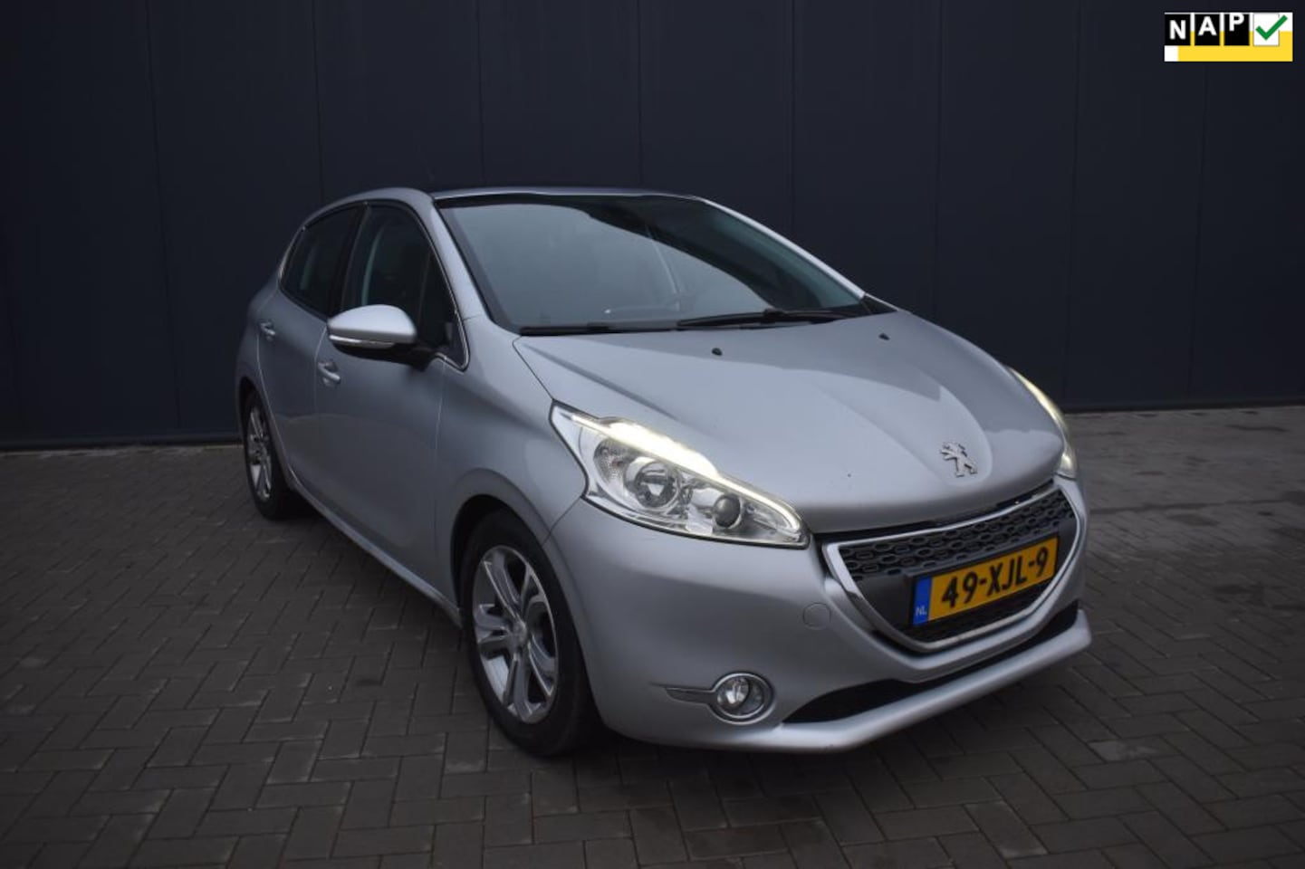 Peugeot 208 - 1.6 VTi Allure SPORT|LEDER|STOELVWM|PANO| - AutoWereld.nl