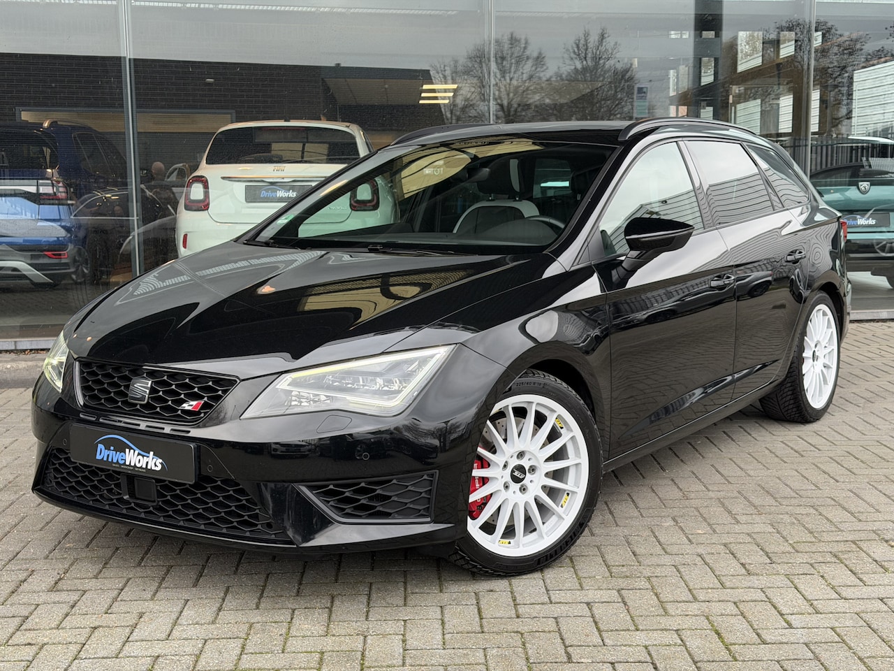 SEAT Leon ST - 2.0 TSI Cupra 290 | Pano | Leer | Carplay | Camera | 19" | Adaptive CC | Interesse, Proefr - AutoWereld.nl