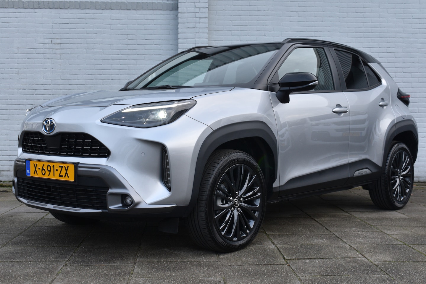 Toyota Yaris Cross - 1.5 Hybrid Adventure Automaat 116pk | Head-up display | JBL | PDC | Stuur&stoel verwarming - AutoWereld.nl