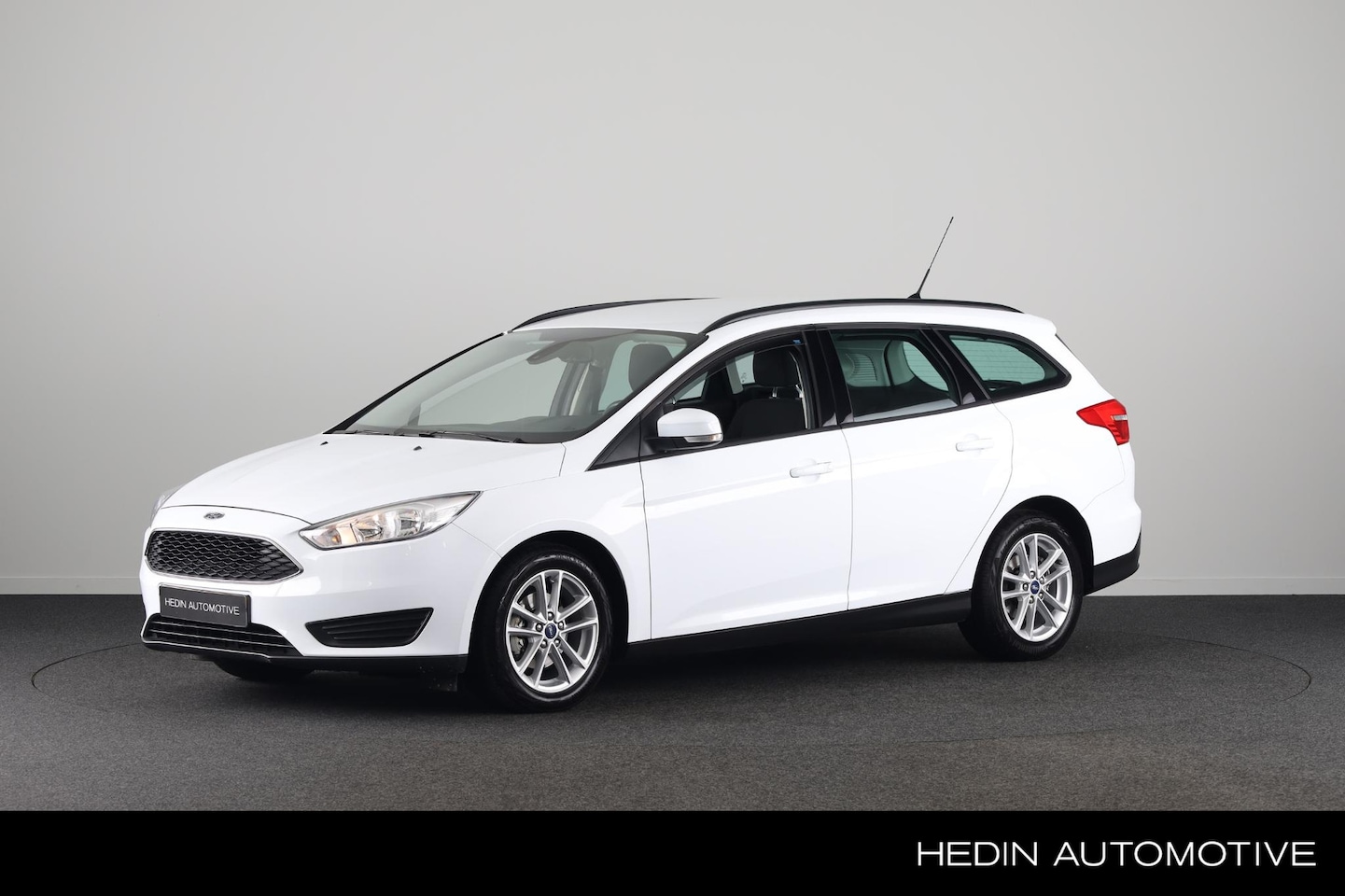 Ford Focus Wagon - 1.0 Trend | Navigatie | Cruise Control | Lage km-stand - AutoWereld.nl