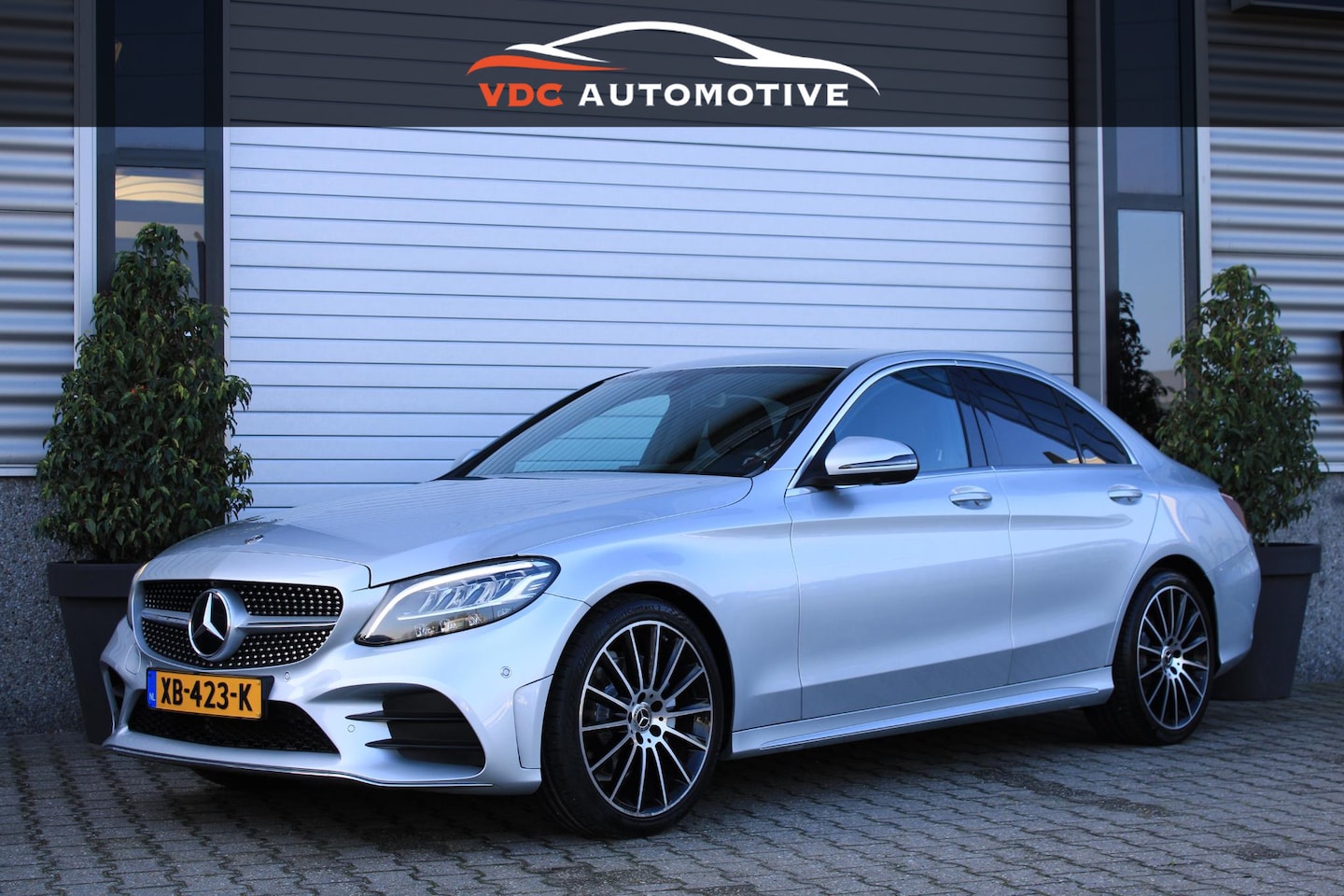 Mercedes-Benz C-klasse - 180 AMG 360 Graden | Virtual Cockpit | LED | Dealer Onderhouden | Spiegelpakket - AutoWereld.nl
