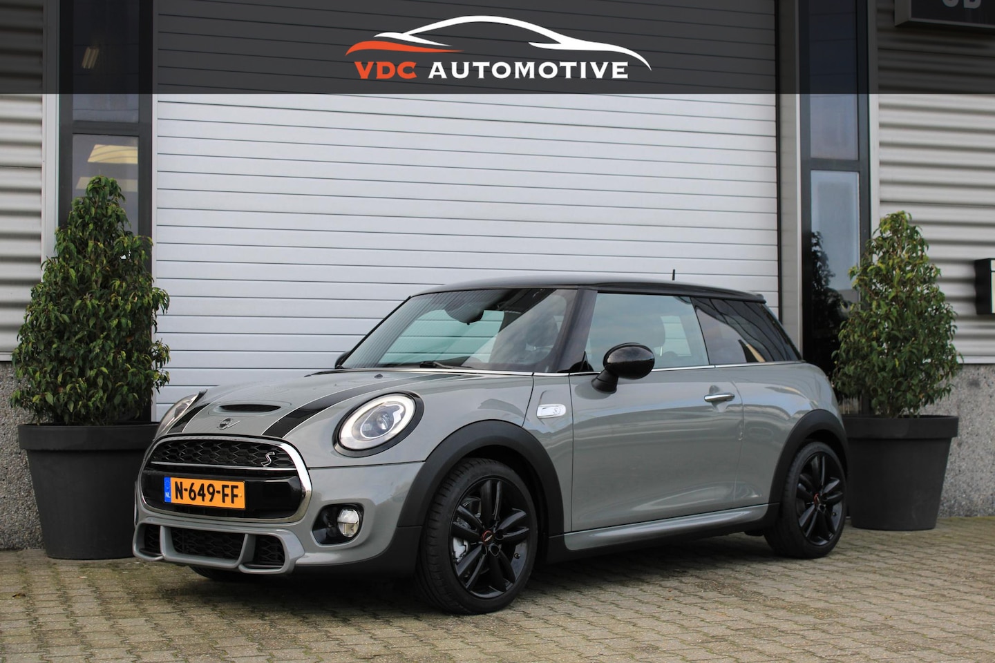 MINI Cooper S - Mini 2.0 Chili JCW | Moonwalk Grey | HarmanKardon | Navi Professional | Stoelverwarming | - AutoWereld.nl