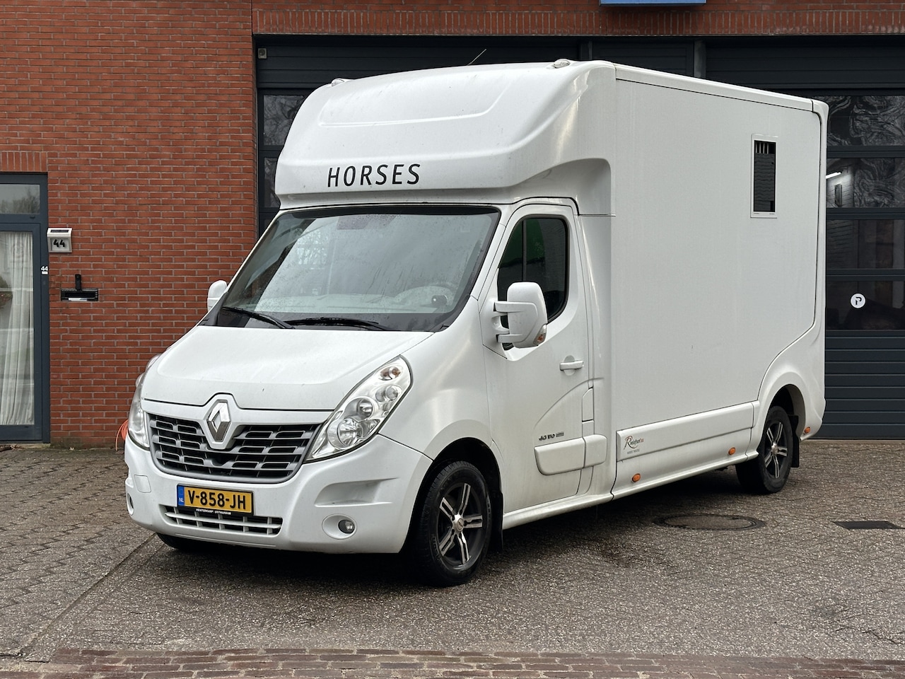 Renault Master - T35 2.3 dCi 170pk Roelofsen Parados Sport paardenwagen, AUT. , Horsetruck Hengstenuitvoeri - AutoWereld.nl