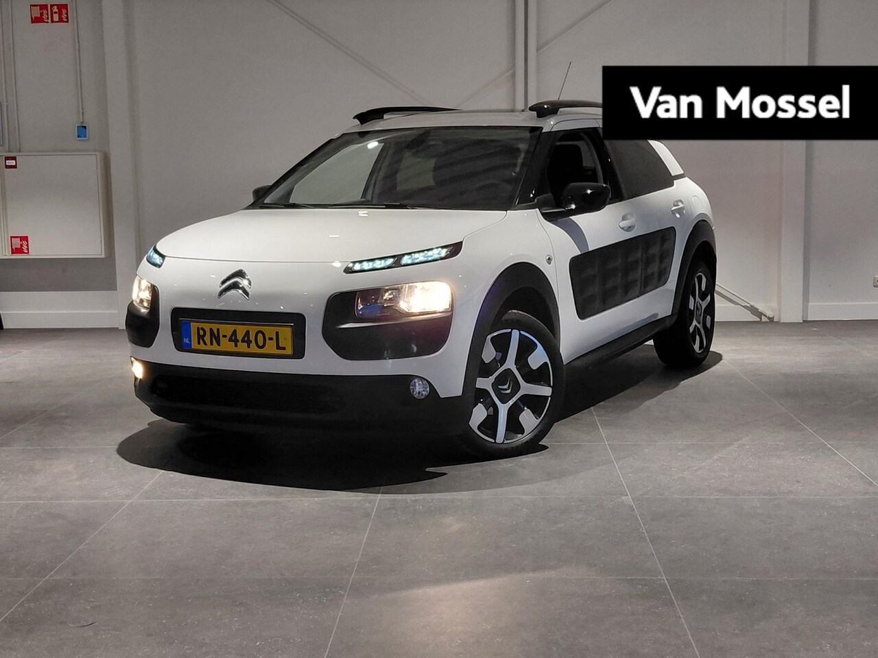 Citroën C4 Cactus - 1.2 110 PK CAMERA | AFNEEMBARE TREKHAAK | UNIEKE UITVOERING | APPLE CARPLAY - AutoWereld.nl