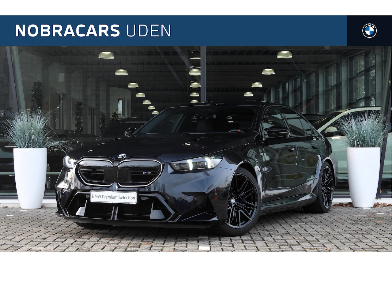 BMW M5 - 5 Serie Automaat / Panoramadak / M Multifunctionele voorstoelen / Stoelventilatie / Bowers - AutoWereld.nl