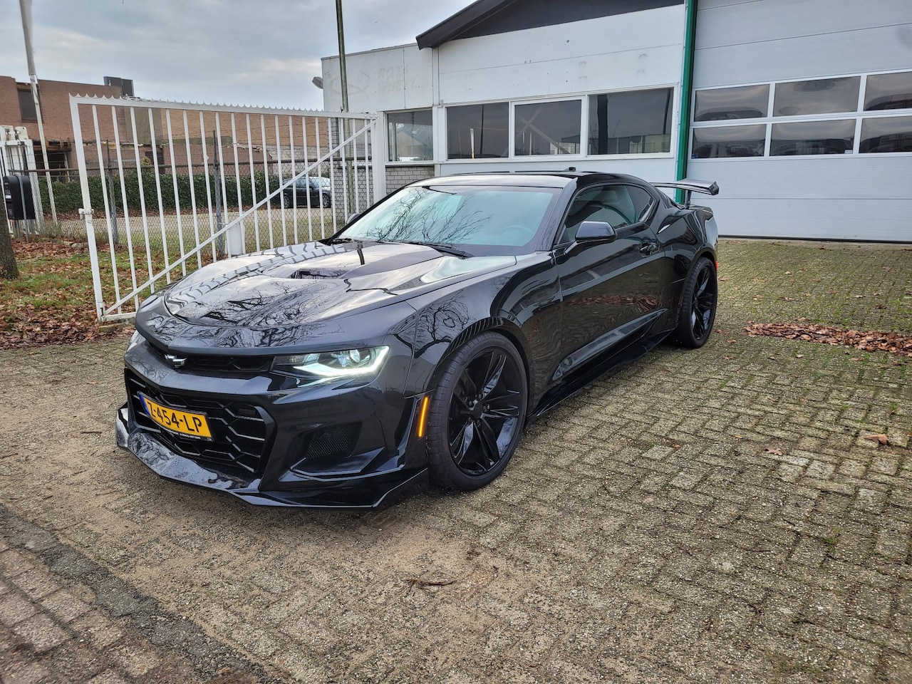 Chevrolet Camaro - 6.2 V8 50th Anniversary Edition Chevrolet Camaro SS 6.2 V8 | 2018 | Automaat | ZL1 Uitvoering | Zwart | Bomvol Opties - AutoWereld.nl