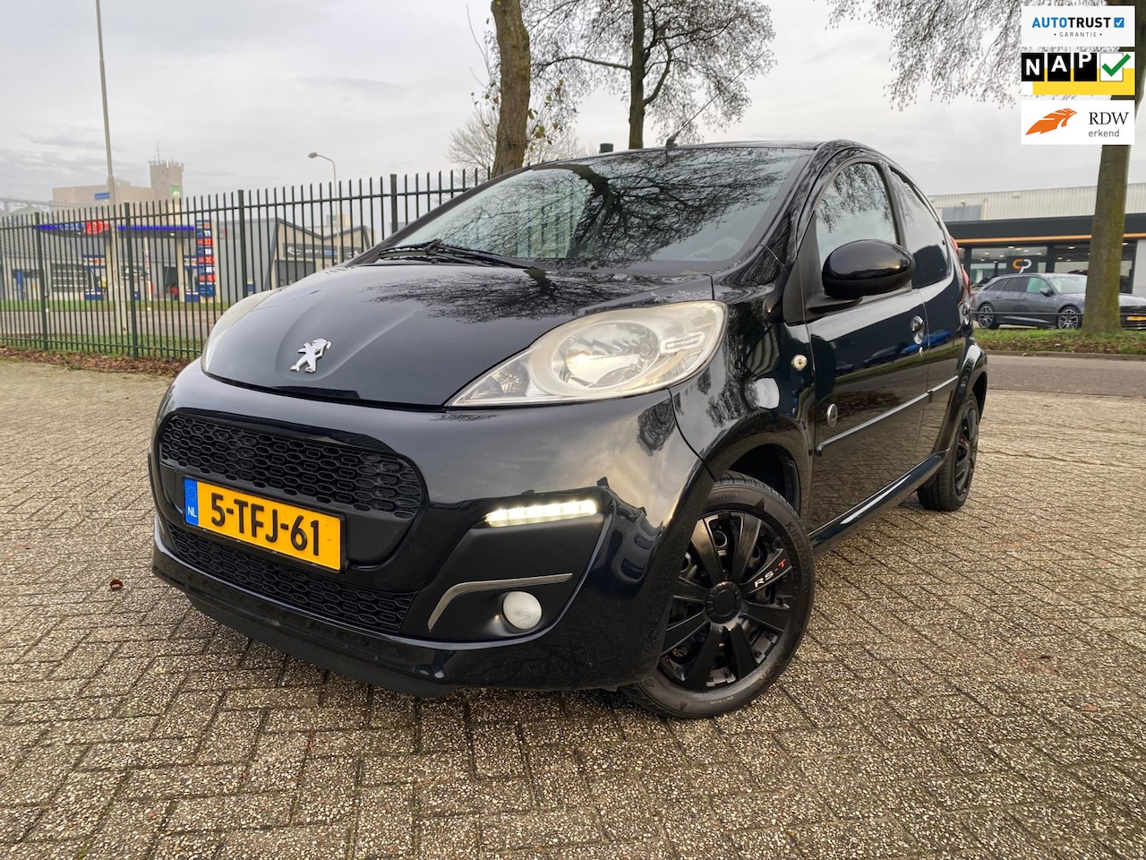 Peugeot 107 - 1.0 Sportium Urban Move Airco Electr Pakket - AutoWereld.nl