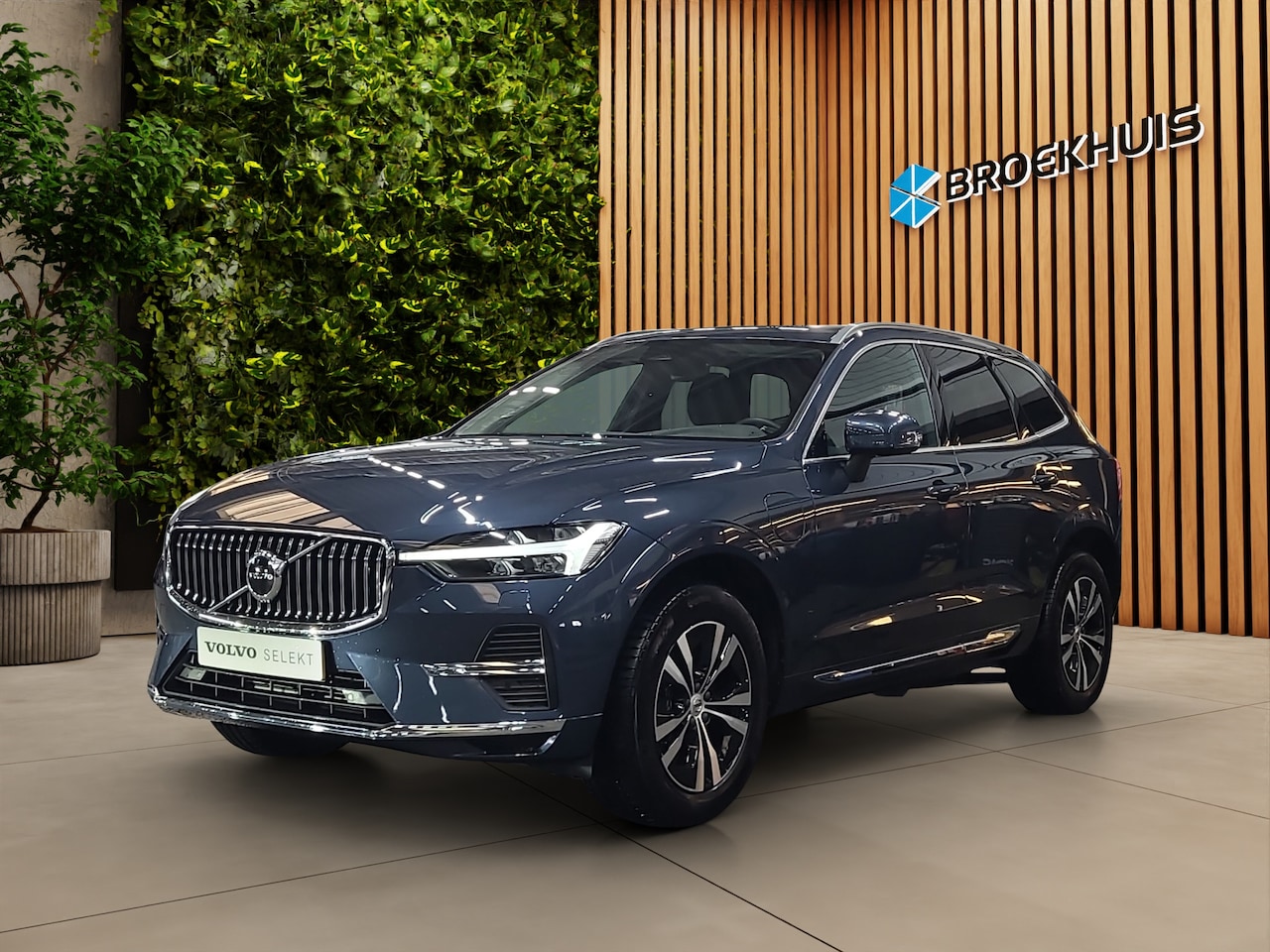 Volvo XC60 - 2.0 T6 Plug-in hybrid AWD Core Bright Trekhaak Stoelverwarming - AutoWereld.nl