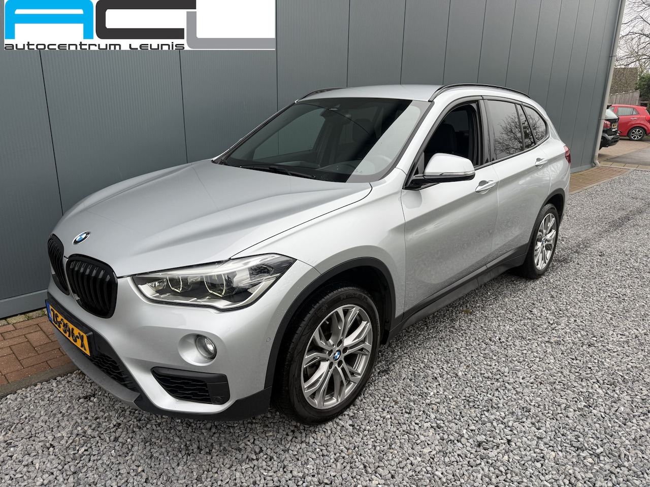 BMW X1 - sDrive18i Automaat Executive Sportline - AutoWereld.nl
