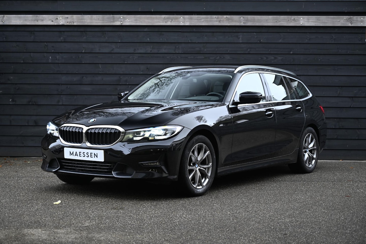 BMW 3-serie Touring - 318i Executive Edition /Carplay/Sportline/LED/PDC - AutoWereld.nl