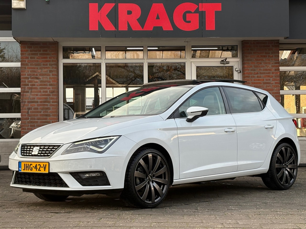 SEAT Leon - Xcellence 1.5 TSI 150 pk - AUTOMAAT - LED - Schuifkanteldak - Digit. dash - AutoWereld.nl