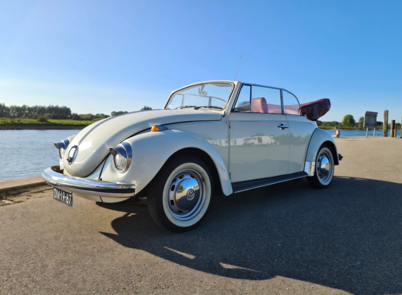 Volkswagen Kever Cabriolet - 1302 BJ 1971 Cabriolet Nieuwe zwarte stoffen kap - AutoWereld.nl