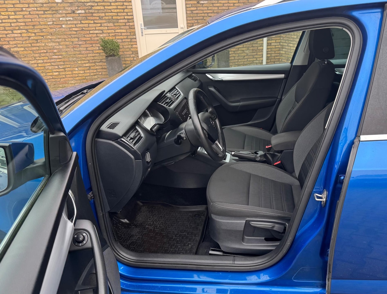 Skoda Octavia Combi - 1.6 TDI Bj 2017 met slechts 96024 km - AutoWereld.nl