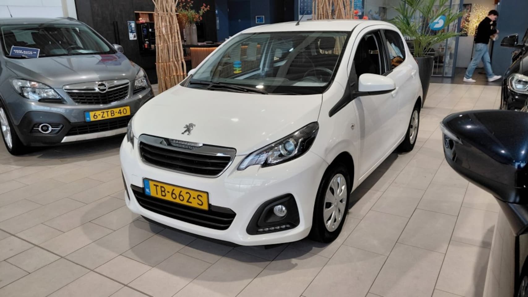 Peugeot 108 - 1.0 E-Vti Active Airco Tel Elect raam - AutoWereld.nl