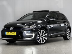 Volkswagen Golf - 1.4 TSI GTE/ Trekhaak/ Apple + Android/ Panorama-Dak/ LEDER/ Camera/ LED Koplampen/ Stoelv