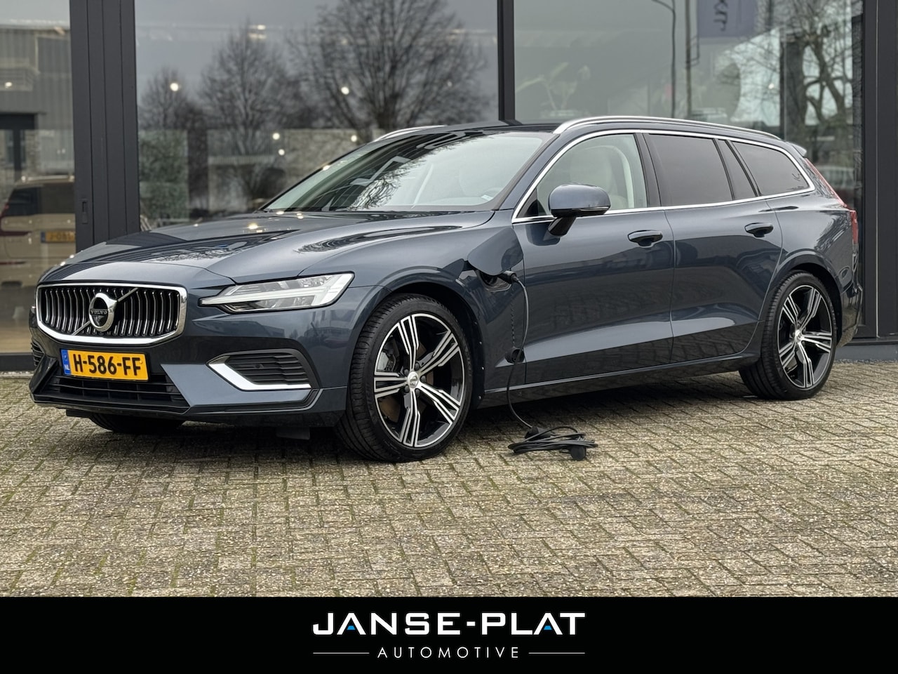 Volvo V60 - 2.0 T6 Recharge AWD Inscription | Camera | Trekhaak | Adaptive Cruise | - AutoWereld.nl