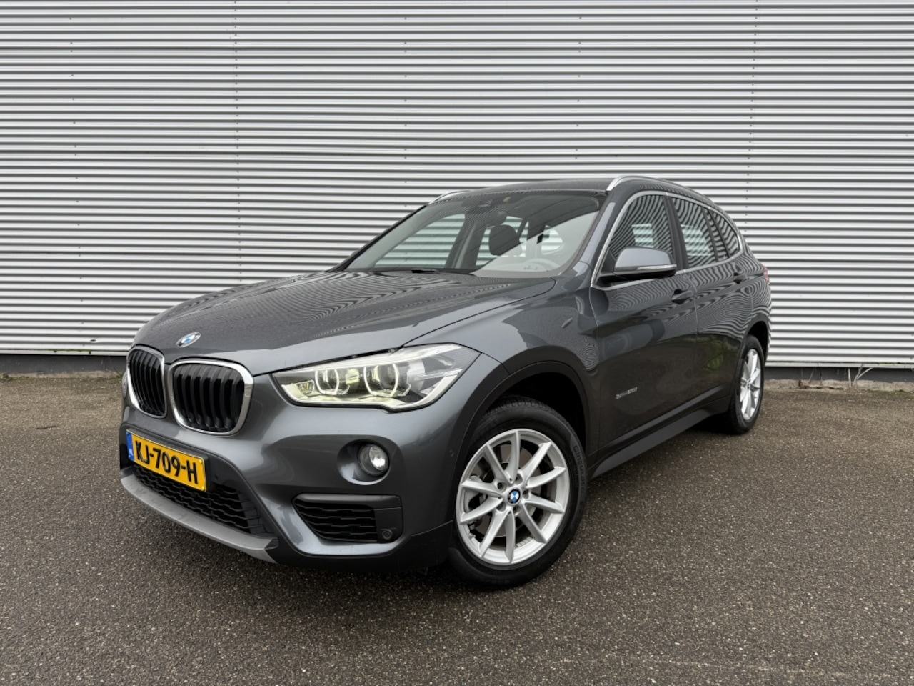BMW X1 - sDrive20i Cent.Hi.Ex NAP Automaat Leer Dealer OH HUD Trekhaak - AutoWereld.nl