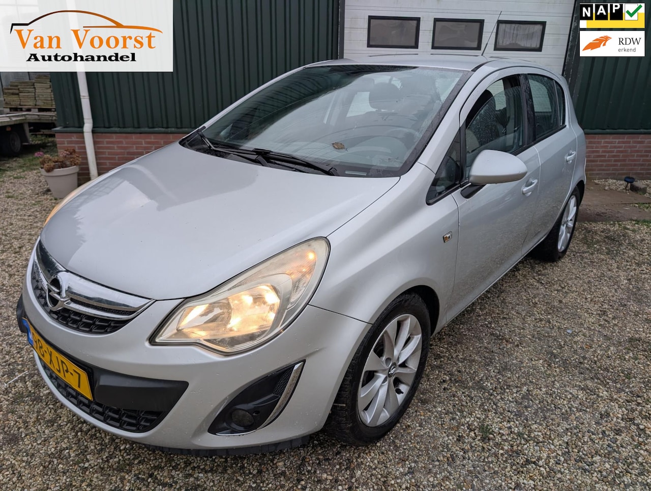 Opel Corsa - 1.2-16V Anniversary Edition airco 5 deurs - AutoWereld.nl