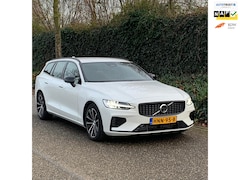 Volvo V60 - 2.0 T6 Plug-in hybrid AWD Plus Dark 388PK KRISTAL Full Optie NIEUW STAAT Fabrieksgarantie