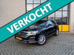 Volkswagen Touareg - 3.0V6 Full option R-Line, Luchtvering, Night vision & Trekhaak