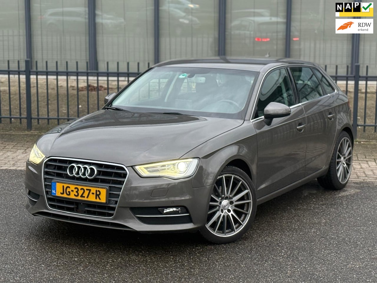 Audi A3 Sportback - 1.6 TDI I S-line I Automaat I Front Assist - AutoWereld.nl