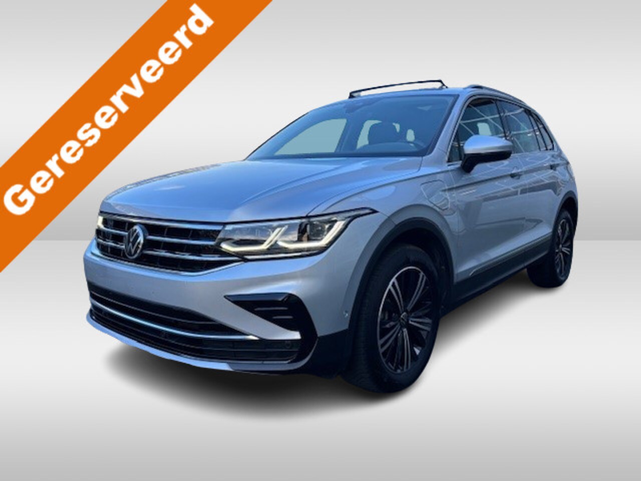 Volkswagen Tiguan - 1.4 TSI 245pk eHybrid Elegance DSG Automaat Panoramadak / LED Matrix verlichting / Navigat - AutoWereld.nl