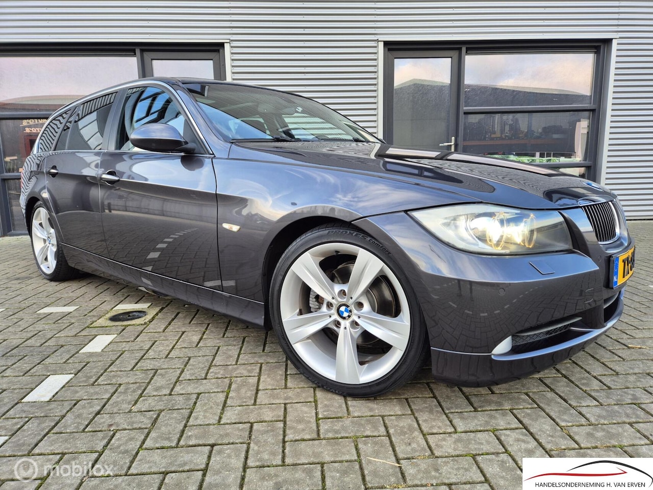 BMW 3-serie Touring - 325i Executive PANORAMADAK XENON 18" PDC - AutoWereld.nl