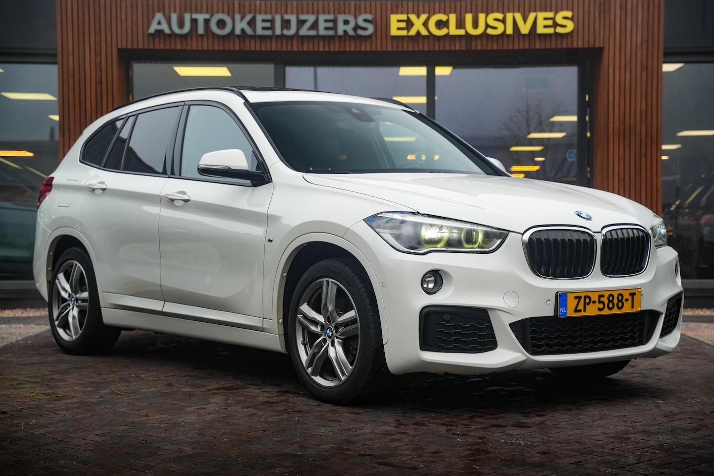 BMW X1 - sDrive18i High Executive Edition M-Pakket/ pano/ org NL/ NAP - AutoWereld.nl