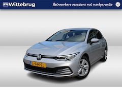 Volkswagen Golf - 1.0 TSI 110pk Life / Navigatie / LM 16 inch / Parkeersensoren / LED / Adapt cruise control