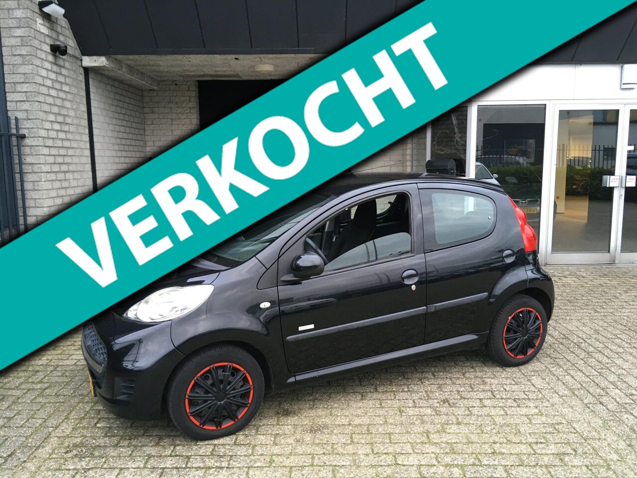 Peugeot 107 - 1.0-12V Millesim 200 / 5 DEURS / NL-AUTO + NAP / AIRCO / ZUINIG / LABEL A - AutoWereld.nl