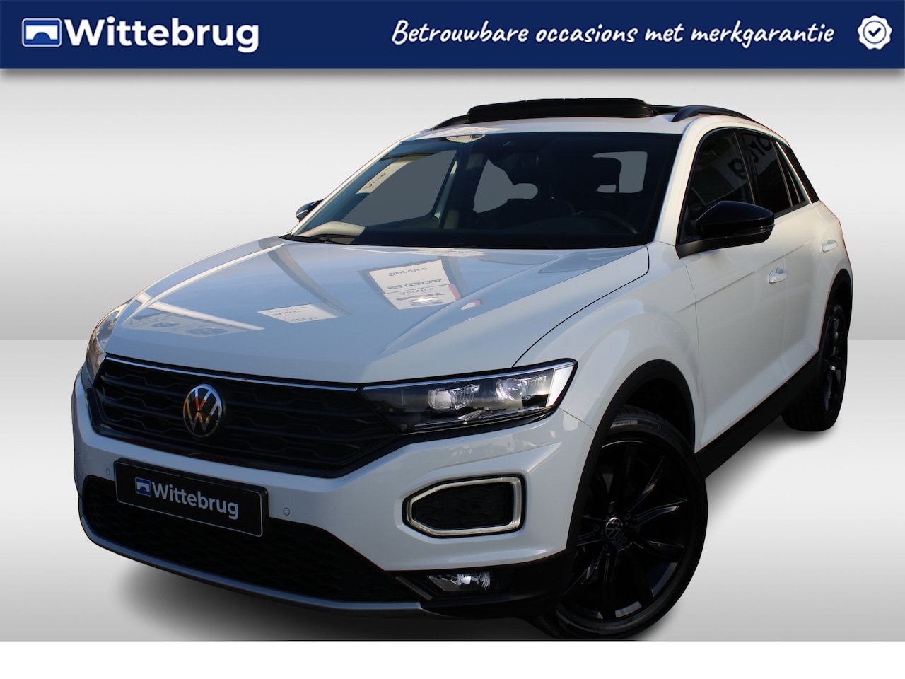 Volkswagen T-Roc - 1.5 TSI 150pk Sport Black Style DSG AUTOMAAT / Panorama dak / Navigatie / LM 18 inch / Cam - AutoWereld.nl