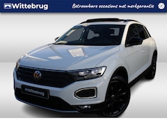 Volkswagen T-Roc - 1.5 TSI 150pk Sport Black Style DSG AUTOMAAT / Panorama dak / Navigatie / LM 18 inch / Cam