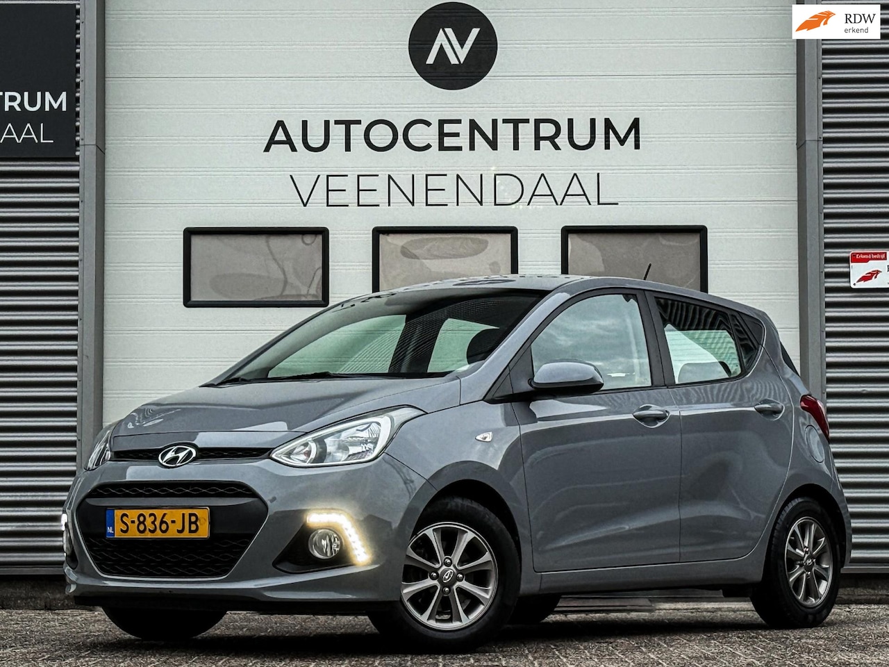 Hyundai i10 - 1.0i i-Motion Premium APK 02-2027 CARPLAY/CRUISE/AIRCO - AutoWereld.nl