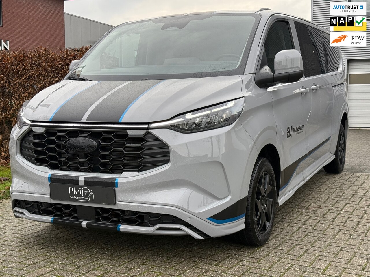 Ford Transit Custom - 320 2.5 PHEV L2H1 Sport 320 2.5 PHEV L2H1 Sport - AutoWereld.nl