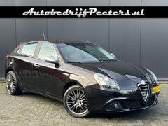Alfa Romeo Giulietta - 1.4T Automaat Leder Navi Cruise PDC 4S-banden Afn.tekhaak