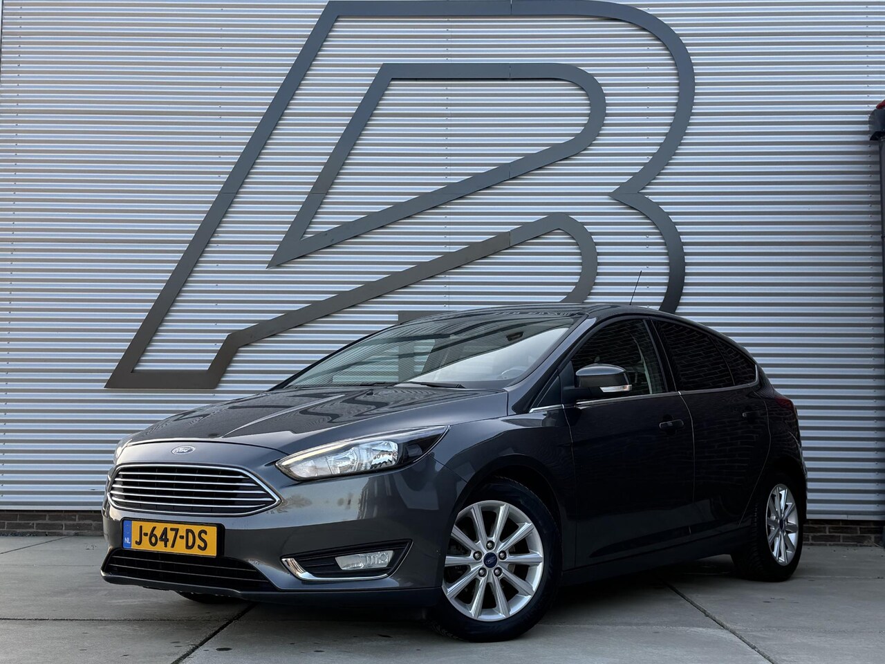Ford Focus - 1.0 Titanium 1e Eigenaar,Navi,Clima,Cruise,PDC,Stoelverwarming,Dealer Onderhouden,APK tot - AutoWereld.nl