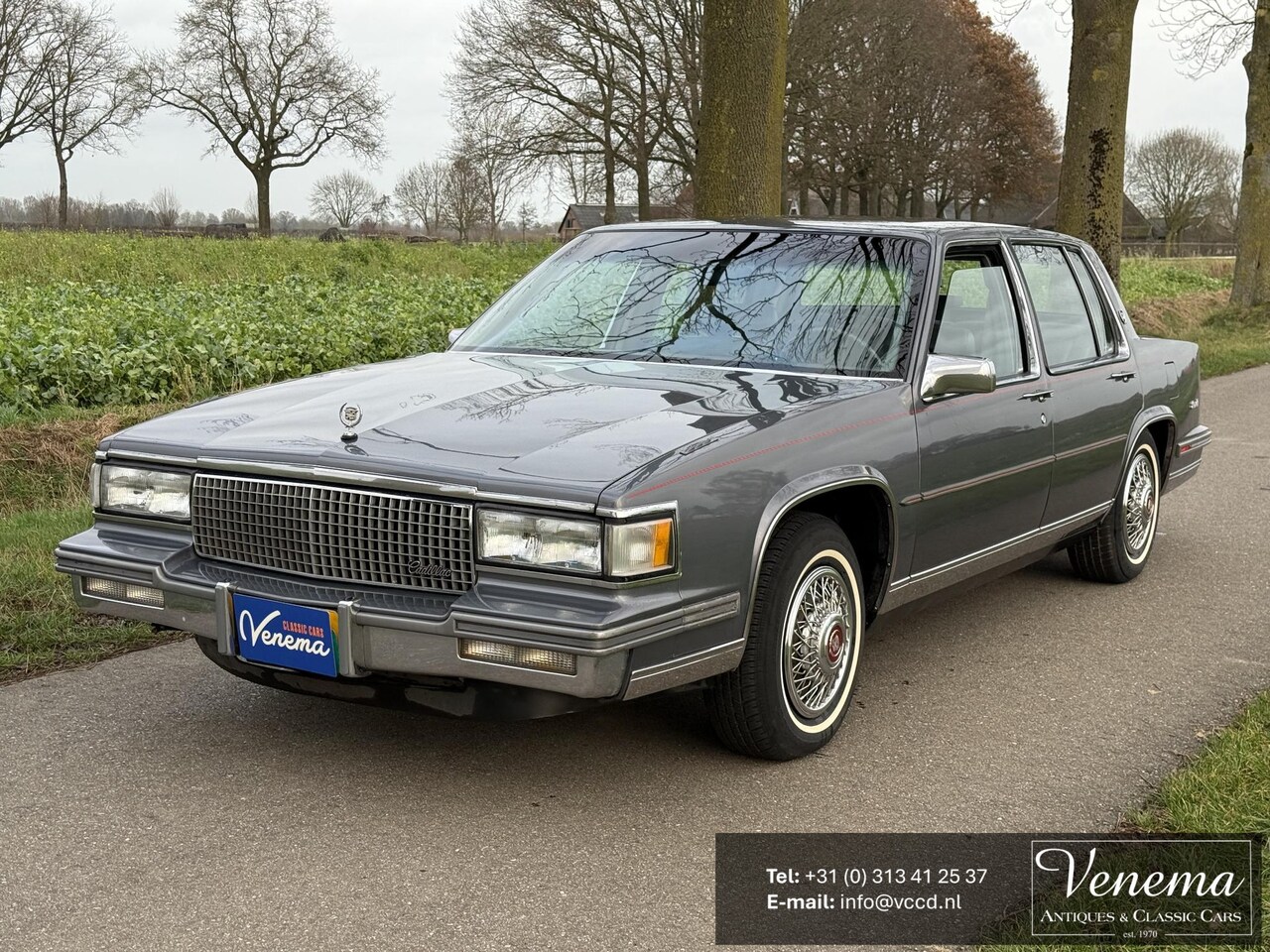 CADILLAC SEDAN DE VILLE