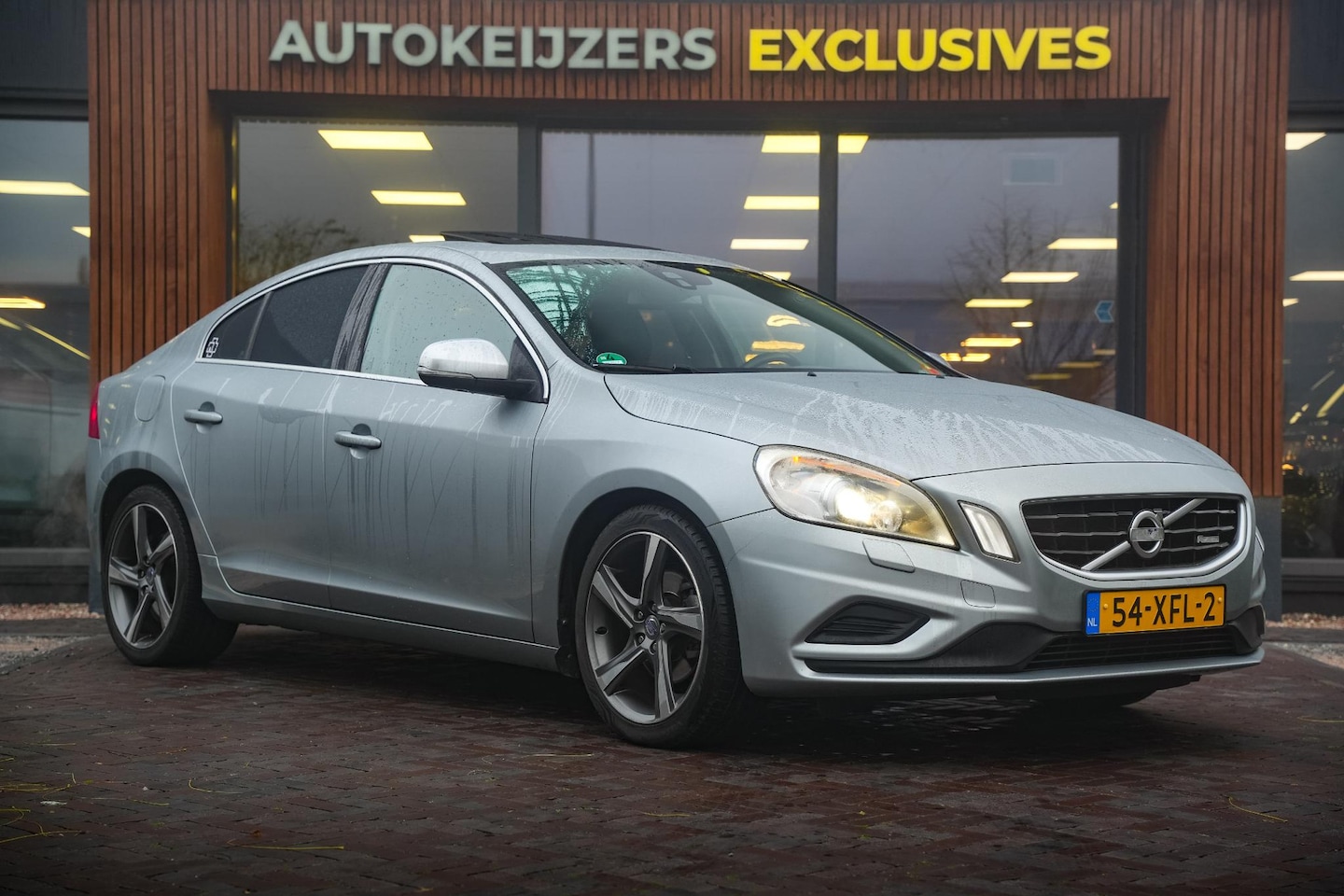 Volvo S60 - 1.6 T3 R-Design Leer Navi dak - AutoWereld.nl