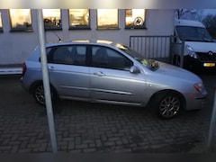 Kia Cerato - 1.6-16V LX 5 drs 211 dkm airco lm velgen apk 23-9-2026