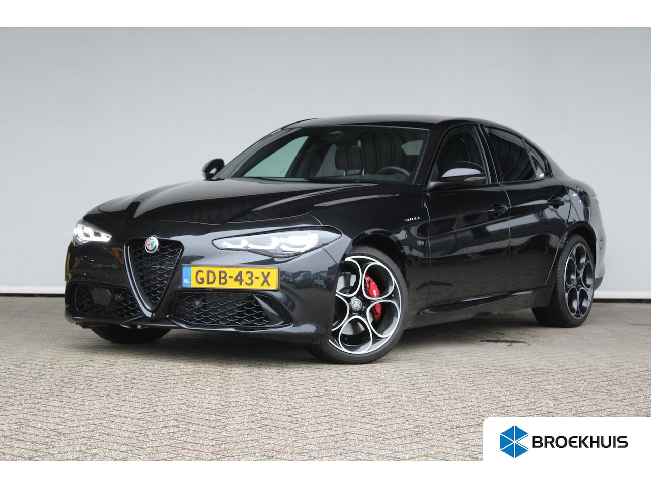 Alfa Romeo Giulia - 2.0 T GME AWD Veloce | 10-voudig electrisch verstelbare bestuurdersstoel met geheugenfunct - AutoWereld.nl