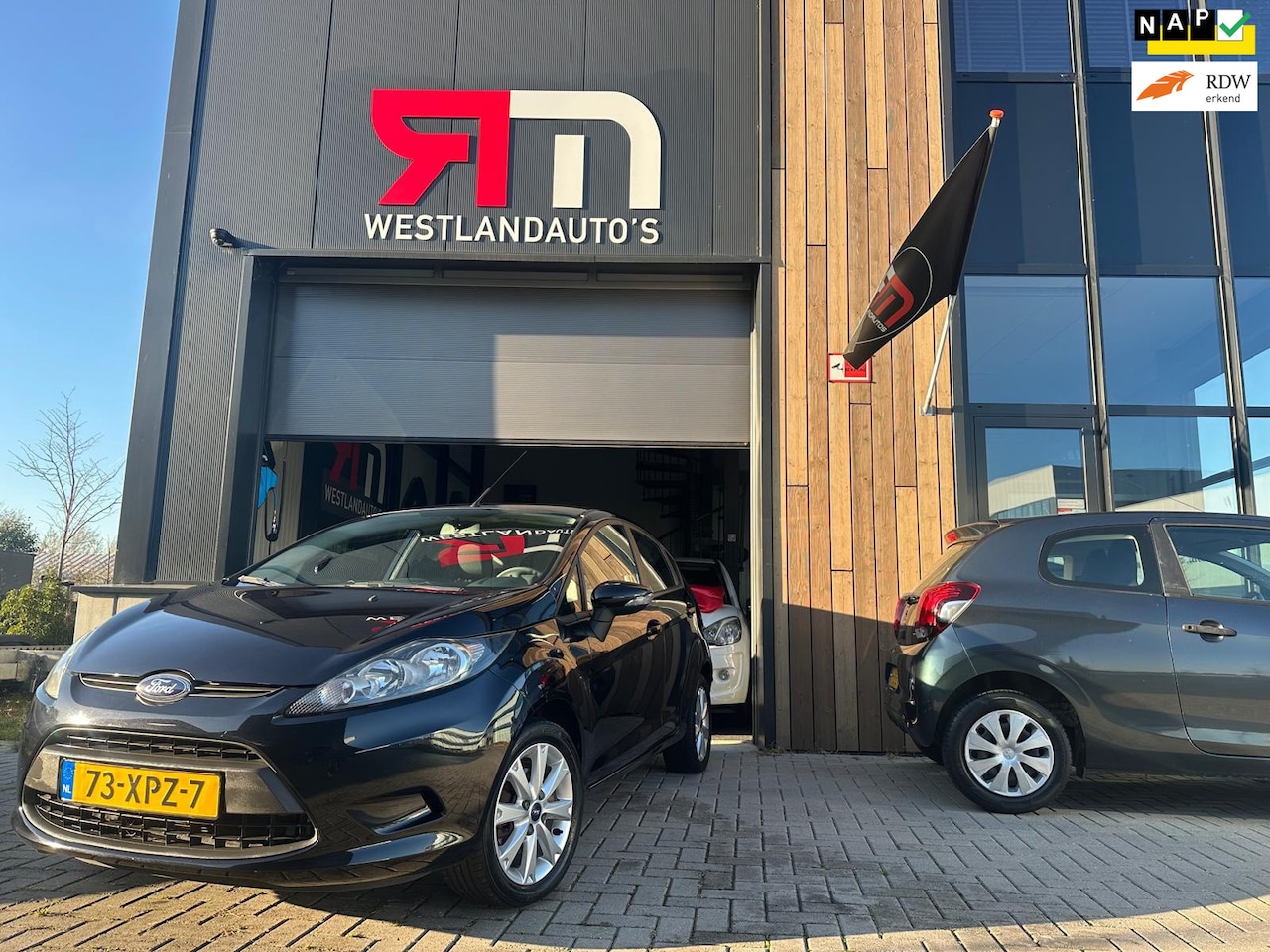Ford Fiesta - 1.25 Champion Zwart- metallic airco LM-velgen NAP dealer-onderhouden/2 sleutels/nette auto - AutoWereld.nl