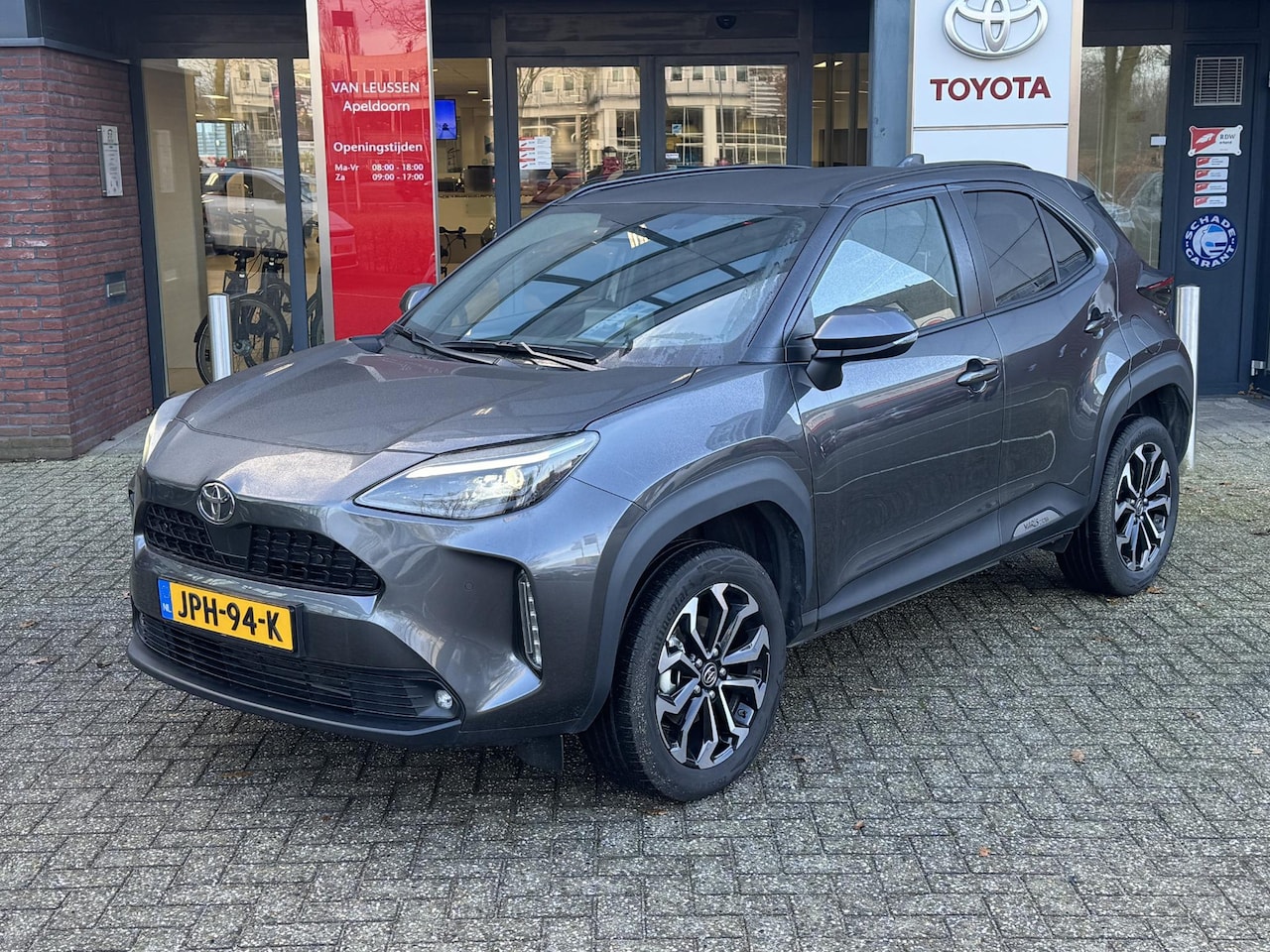 Toyota Yaris Cross - 1.5 Hybrid FIRST EDITION STOEL/STUURVERW PARK-SENSOREN KEYLESS NAVI 17'' LM-VELGEN AD-CRUI - AutoWereld.nl